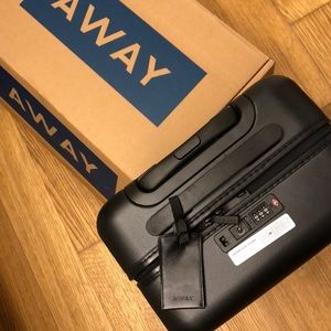 Away Carry-on Luggage in Black